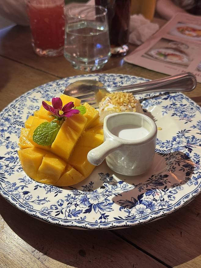 하우스 바이 진저에서 맛본 망고 스티키 라이스 / 사진=홍지연 여행+ 기자