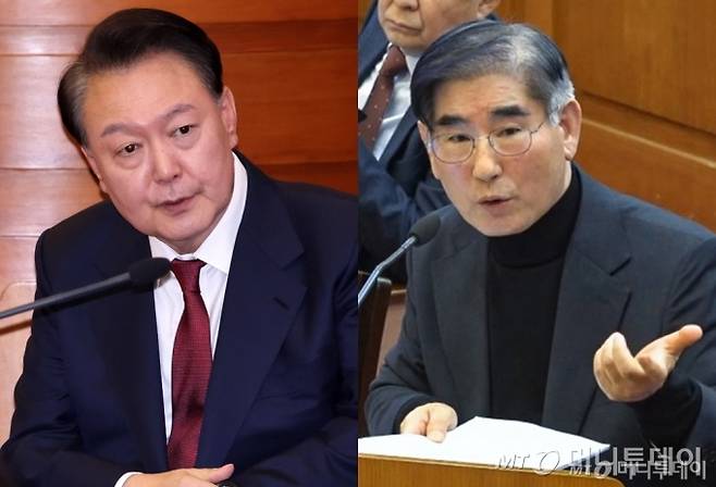 윤석열 대통령(왼쪽)과 김용현 전 국방부 장관이 지난달 23일 오후 서울 종로구 헌법재판소에서 열린 탄핵심판 4차 변론기일에 출석했다 /사진=뉴스1, 사진공동취재단