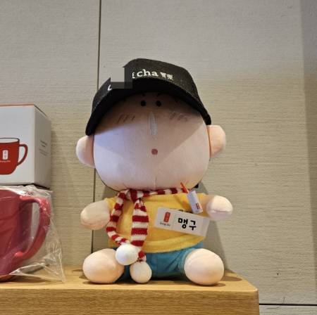 따뜻하고 착한 아르바이트 동료들이 꾸며준 맹구 인형./사진=독자 제공