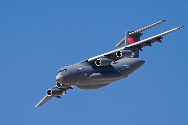 중국 공군 Y-20 수송기가 시범비행을 하고 있다. 세계일보 자료사진