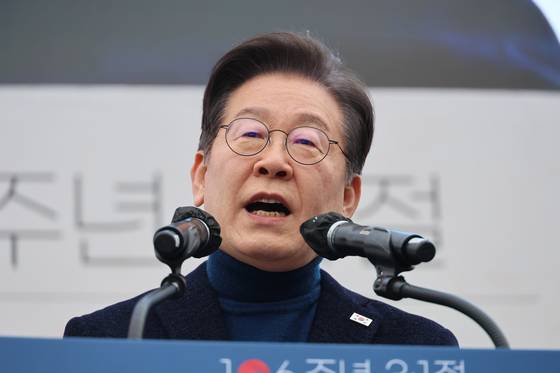 이재명 더불어민주당 대표가 지난 1일 서울 종로구 안국동 사거리에서 열린 '야 5당 공동 내란종식·민주헌정수호를 위한 윤석열 파면 촉구 범국민대회'에서 발언하고 있다. 〈사진=연합뉴스〉