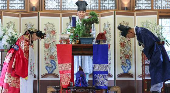 A traditional wedding ceremony is conducted at the Korea House in 2024. [NEWS1]