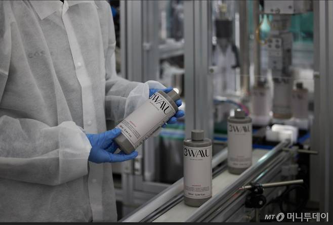 코스맥스가 론칭한 맞춤형 화장품 플랫폼 '3WAAU'(스리와우). /사진 제공=코스맥스