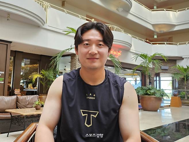 KIA 윤도현이 지난 1일 일본 오키나와 스프링캠프 중인 KIA 선수단 숙소에서 인터뷰하고 있다. 오키나와 | 김은진 기자