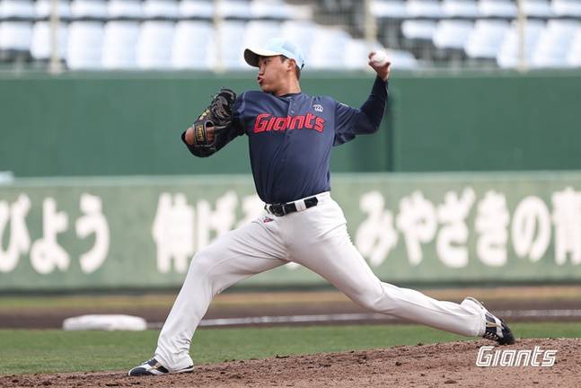 롯데 김태현이 2일 두산전에서 투구하고 있다. /사진=롯데 자이언츠 제공