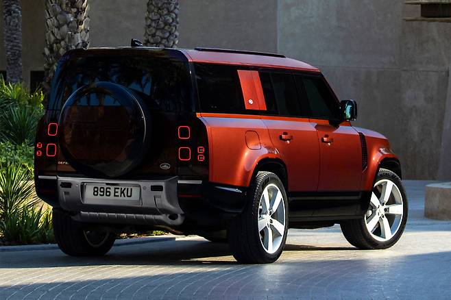 랜드로버 뉴 디펜더 130 P400 X Dynamic HSE