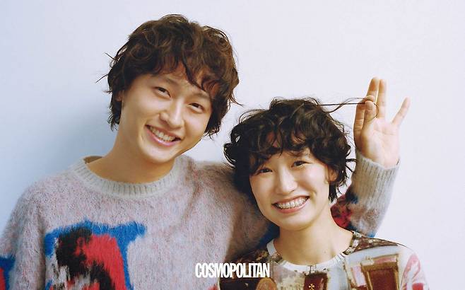 (백재광)니트 톱 MSGM. (박선미)티셔츠 Vivienne Westwood.