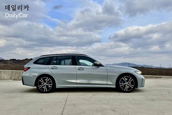 BMW 320i 투어링 M스포츠