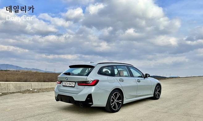 BMW 320i 투어링 M스포츠