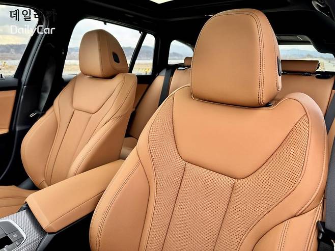 BMW 320i 투어링 M스포츠