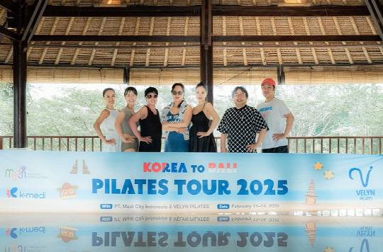 왼쪽부터) 김이정 ㈜메디씨티 글로벌 티칭 에이전시 이사, 발리 필라테스 투어 참가자들(2~5번째), ㈜메디씨티 이지선 의장, PT. Medi City Indonesia 박성민 대표.(㈜메디씨티 제공)