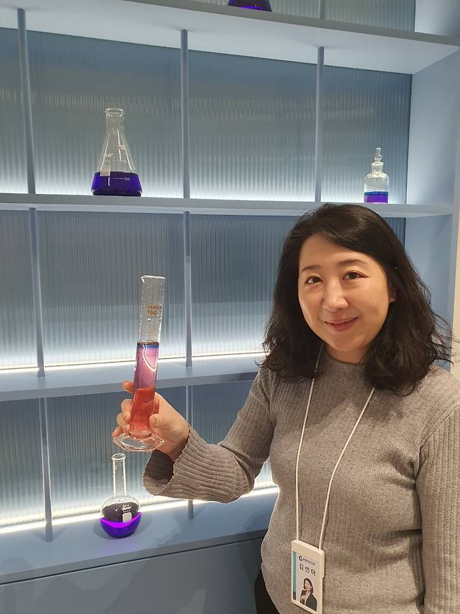 김인아 센터장이 건강기능식품 관련 사업 내용을 설명하고 있다. 윤현주 기자