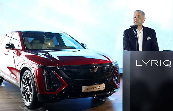 미국의 관세정책으로 인해 한국GM 철수설이 다시 불거지고 있다. 사진은 헥터 비자레알 한국GM 사장.[사진｜뉴시스]