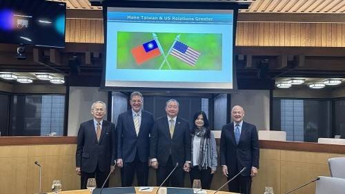 위다레이 주미 대만대표(가운데) [대만 중앙통신사 캡처. 재판매 및 DB 금지]