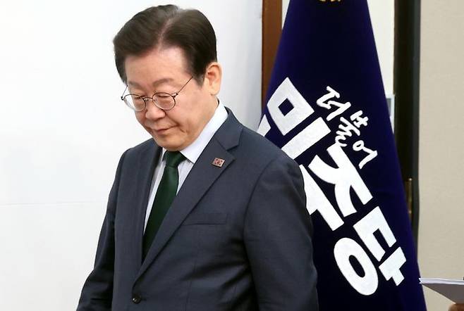 이재명 더불어민주당 대표가 5일 오전 국회에서 열린 최고위원회의에 참석하고 있다. ⓒ뉴시스