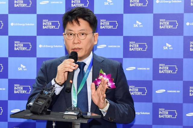 Kim Dong-myung, CEO of LG Energy Solution, speaks during a press briefing at the InterBattery 2025 exhibition on Wednesday in Gangnam, Seoul. (LG Energy Solution)