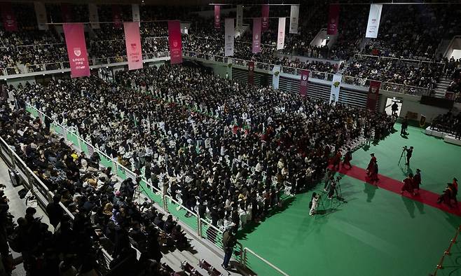 지난 2월 28일&nbsp;서울 성북구 고려대학교 화정체육관에서 2025학년도 입학식이 진행되고 있다. 고려대학교 제공