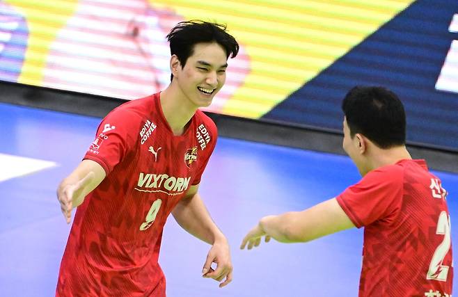 올 시즌 종료 후 FA로 풀리는 한국전력의 임성진(왼쪽) [한국배구연맹 제공. 재판매 및 DB 금지]