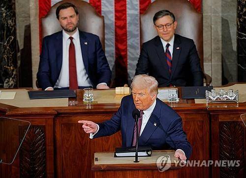 미 의회 상하원 합동회의에서 연설하는 트럼프 [워싱턴 로이터=연합뉴스. 재판매 및 DB 금지]