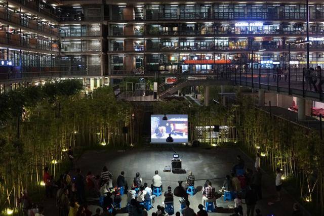 웨스트 빌리지의 저녁 풍경. ⓒJiakun Architects