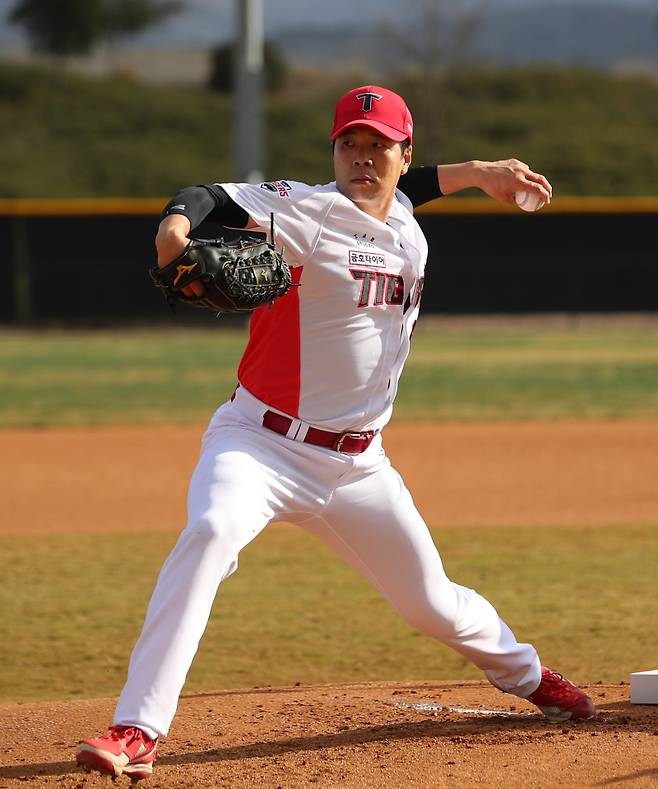 스프링캠프에서 투구하는 김대유의 모습. KIA 제공