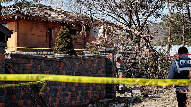 포탄 낙하 사고로 통제된 마을 일대