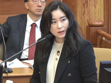 윤석열 대통령측 대리인단 김계리 변호사가 지난달 25일 서울 종로구 헌법재판소에서 열린 윤석열 대통령 탄핵심판 11차 변론에서 피청구인 변론을 하고 있다. [사진=헌법재판소]