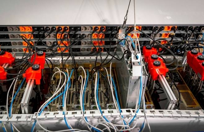 SKT 데이터센터에 적용된 액침냉각 시스템. /사진=SKT