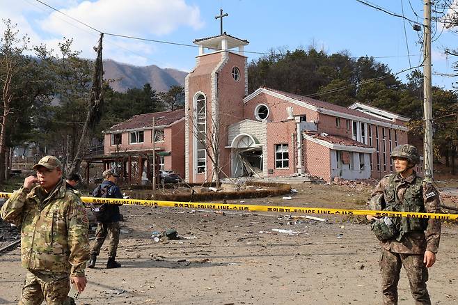 6일 경기도 포천시 이동면 노곡리 공군 전투기 폭탄 오발 사고 현장의 모습. 연합뉴스