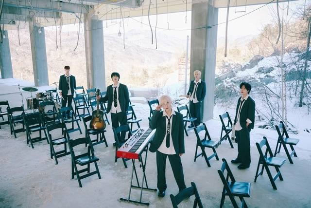 반고흐의 ‘별이 빛나는 밤’을 보고 영감을 얻었다는 원위. 사진l알비더블유