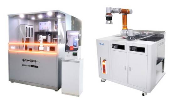 유일로보틱스 푸드테크 제품군 '커피 바리스타 로봇(좌)' 및 '치킨 로봇(우)' 〈사진=유일로보틱스〉