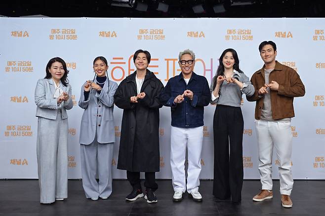 '하트페어링' 박지선 교수, 미미, 박철환 PD,윤종신, 이청아, 최시원(왼쪽부터). 사진 제공=채널A