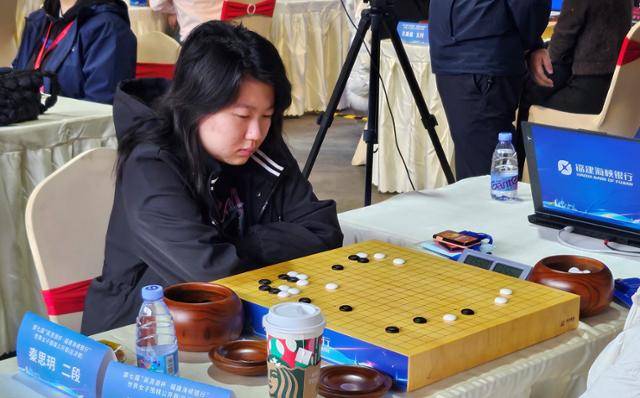 중국위기(圍棋)협회는 지난달 26일 “친쓰웨(19) 2단이 지난해 12월 전국바둑선수권대회에서 휴대폰을 소지하고 인공지능(AI) 프로그램을 사용한 게 적발됐다”며 프로 기사 자격 박탈과 함께 향후 8년 동안 협회와 회원 단체에서 개최하는 대회 출전 금지까지 포함된 최고 수위의 중징계 조치를 내렸다. 한국기원 제공