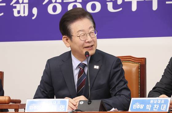 이재명 더불어민주당 대표와 참석자들이 7일 오전 국회에서 열린 3.8세계여성의날 기념 행사에 참석해 발언하고 있다. 임현동 기자