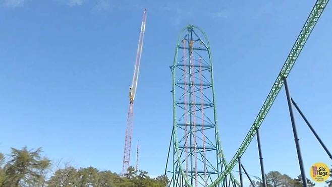 지난달 철거된 미국 뉴저지주 잭슨 타운십의 식스 플래그스 그레이트 어드벤처(Six Flags Great Adventure)의 롤러코스터 '킹다 카'. '킹다 카'는 높이 139m로 세계에서 제일 높은 롤러코스터로 유명세를 탔다. /사진=식스 플래그스 그레이트 어드벤처 유튜브 영상 캡처