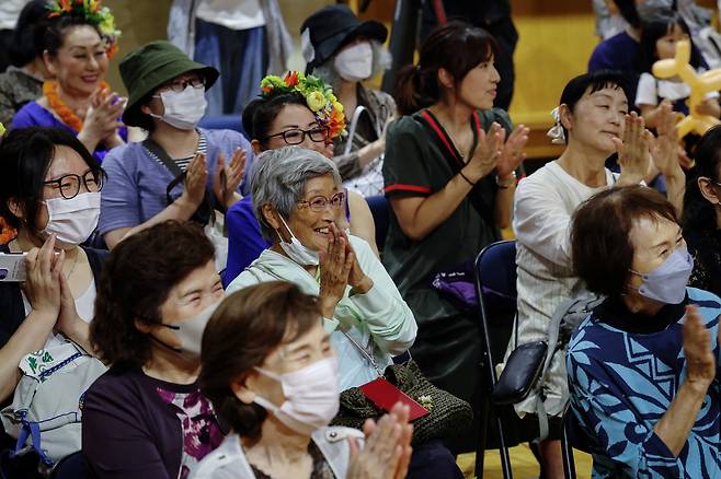 Crowd applauds at a local festival held in Tokyo, Japan. The image is unrelated to the article's content. /Reuters