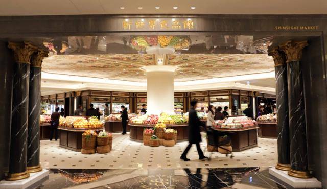 서울 서초구 신세계백화점 강남점 내 '신세계 마켓' 입구 전경. 신세계백화점 제공