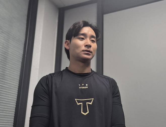 ▲ KIA 타이거즈 홍종표가 8일 부산 사직구장에서 열리는 2025 프로야구 시범경기 롯데 자이언츠와 방문 경기를 앞두고 사생활 논란에 관해 사과하고 있다. [연합뉴스]