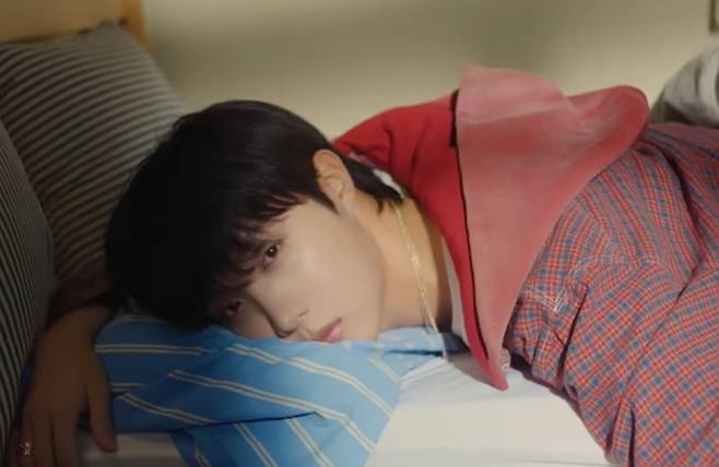 그룹 방탄소년단(BTS) 제이홉이 신곡을 발표하며 진행한 12시간짜리 라이브가 위버스 최다 실시간 재생수 2700만회를 기록했다. [사진출처 = 유튜브 영상 캡처]