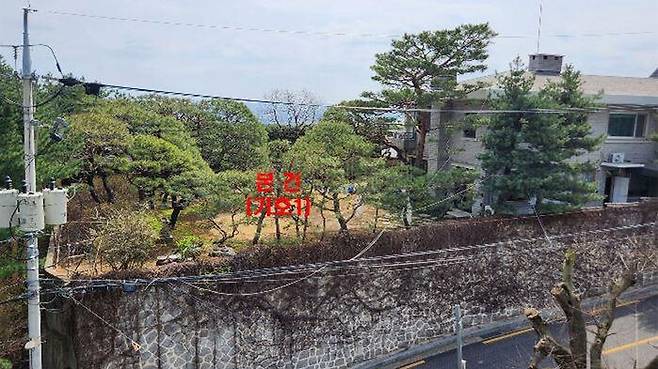 강제경매가 진행 중인정대선 전 HN Inc 사장 소유의 서울 성북동 대지 (사진=지지옥션 홈페이지 갈무리, 연합뉴스)