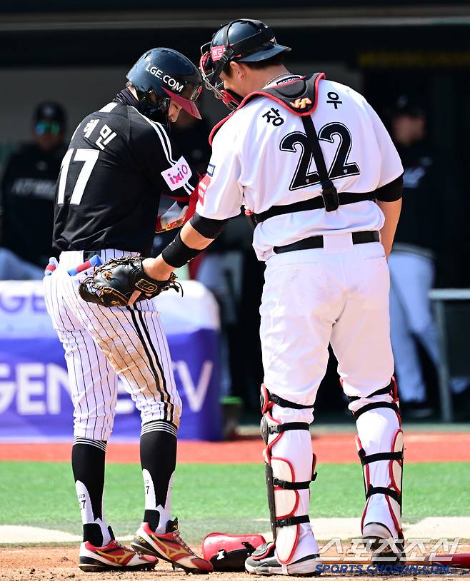 쌀쌀한 날씨 부상을 걱정해 준 동갑내기 친구