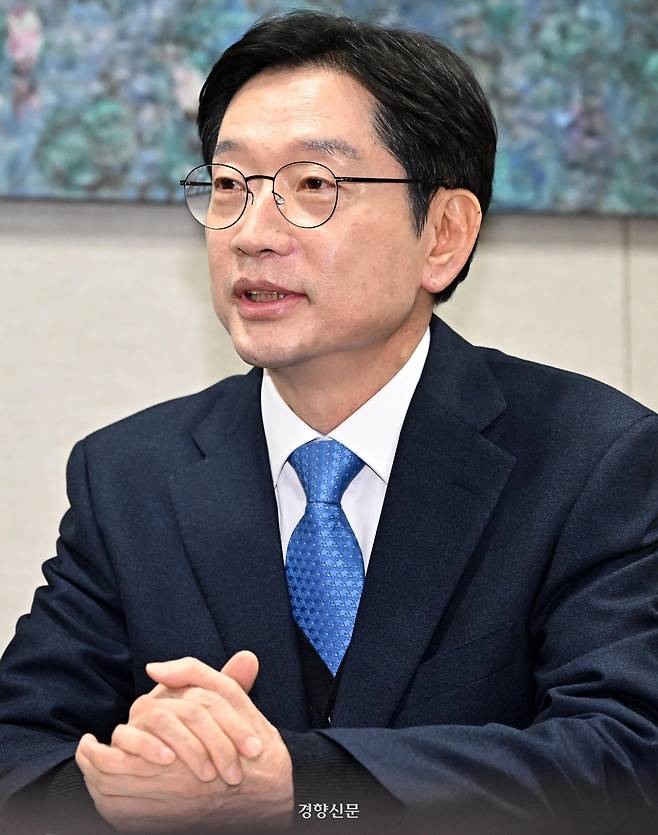 김경수 전 경남도지사가 2월13일 서울 여의도 국회에서 이재명 더불어민주당 대표와 만나 회동을 하고 있다. 박민규 선임기자