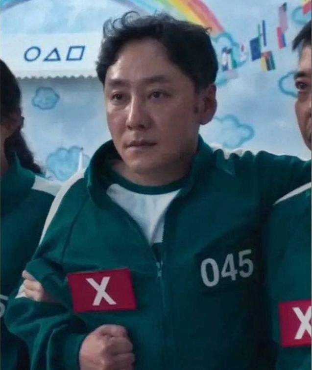 2000년대 방영됐던 인기 어린이 프로그램 '방귀대장 뿡뿡이' 1대 짜잔형을 맡았던 배우 권재환이 '오징어게임 시즌2'에 45번 참가자로 출연했다는 소식이 전해져 화제다./사진=넷플릭스코리아