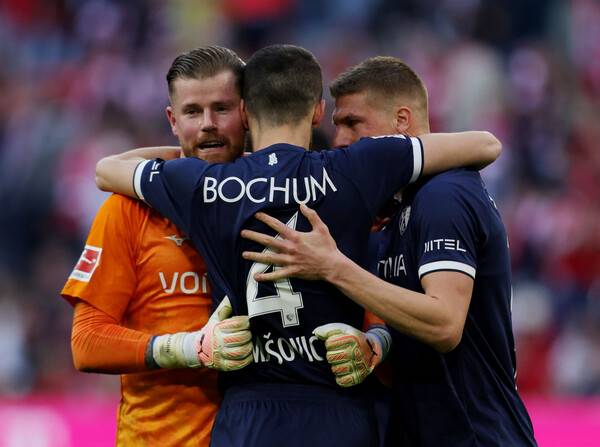 ▲ 에릭 다이어와 요십 스타니시치가 선발로 나섰지만, 공중볼 대응에 취약했다. 김민재는 몸을 풀었고 출전하지는 않았다. ⓒ연합뉴스/EPA/REUTERS/AFP