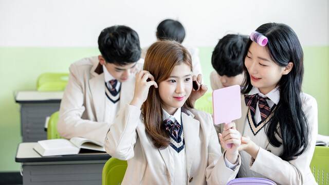 청소년기 색조 화장은 피부 건강과 눈 건강을 위협할 수 있다|출처: 게티이미지뱅크