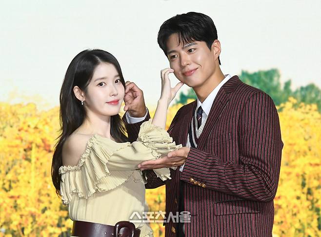 아이유-박보검.  ‘폭삭 속았수다’ 제작발표회-박진업 기자