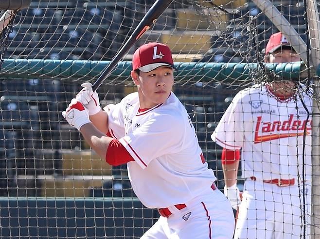 SSG 신인 포수 이율예가 10일 한화와 시범경기를 앞두고 퓨처스로 내려갔다. 사진 | SSG