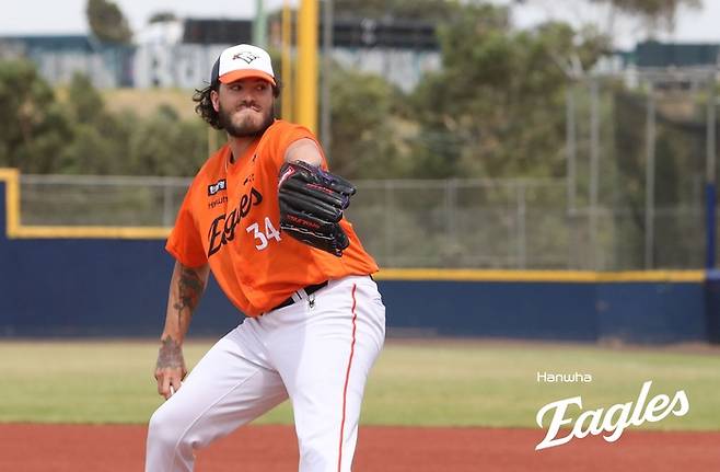 폰세는 10일 인천 SSG랜더스필드에서 열린 SSG와 시범경기에 선발 등판해 4이닝 3안타 무실점 4삼진을 기록했다. 사진 | 한화