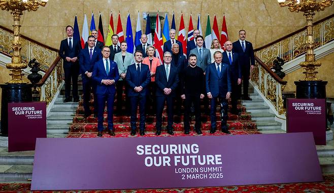 3월 2일 영국 런던 랭커스터 하우스에서 열린 EU정상회의에 모인 유럽지도자들. /EPA 연합뉴스