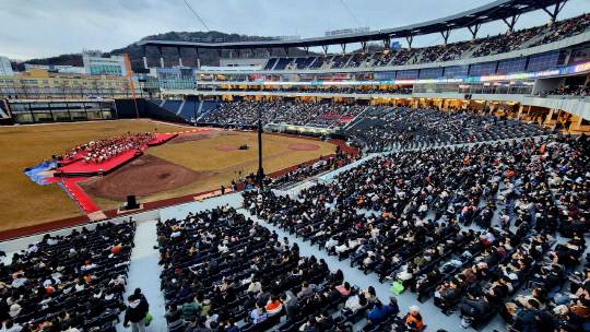 이달 초 개장한 프로야구 한화이글스의 제1홈구장 '대전한화생명볼파크' 모습. 대전일보DB